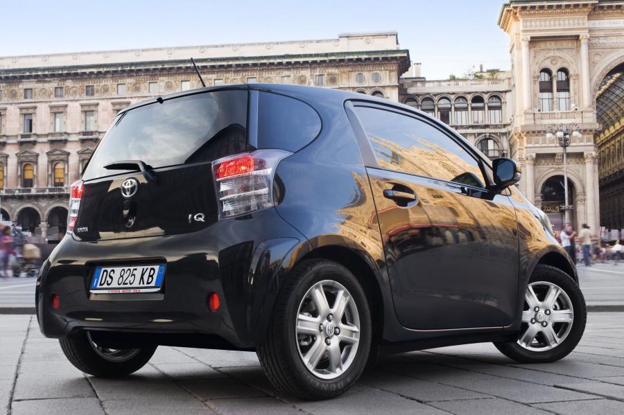  Toyota iQ 2008 года  (фото 166 из 225)